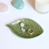 Jewelry Dish Trinket Tray for Women, Ring Dish Holder, Unique Leaf Shape Ceramic Plate Cute Things Vanity Aesthetic Room Decor Mother’s Day Birthday Christmas Warm House Gifts (Green)